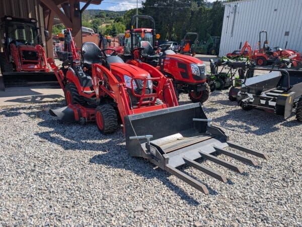 2022 KIOTI CS2220s Tractor, Loader, Backhoe, and Mower - Image 5