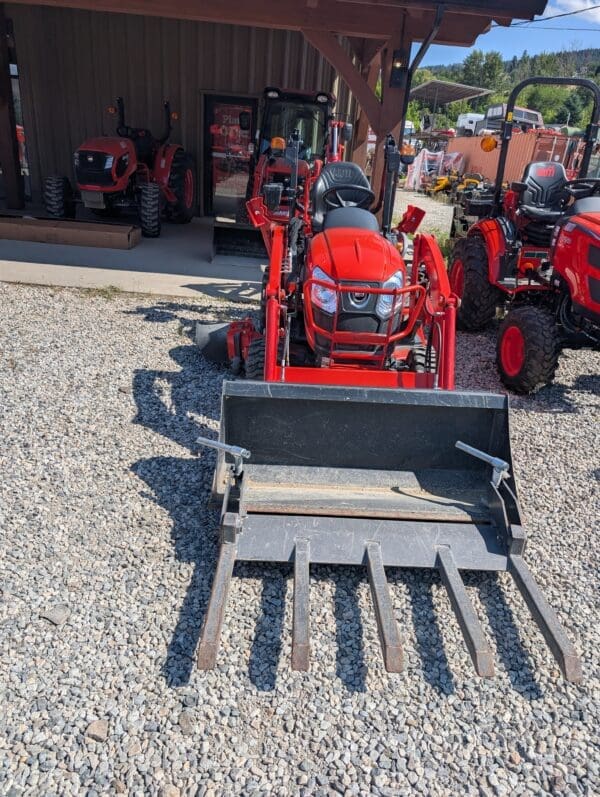 2022 KIOTI CS2220s Tractor, Loader, Backhoe, and Mower - Image 4