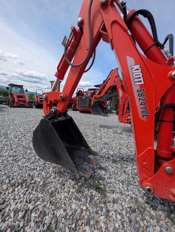 KIOTI CS2210 Tractor, Loader, Backhoe, and Rear Blade - Image 7